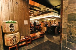 20110325-Guu-Sakabar-EntranceEDIT