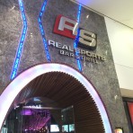 Real Sports Bar&Grill トロント最大のスポーツバー