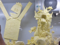 バターで出来たギャラドス！と隣は何でしょうか。。。