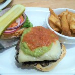 デービーストリートのランドマーク的なハンバーガー屋さん「Hamburger Mary’s Diner」