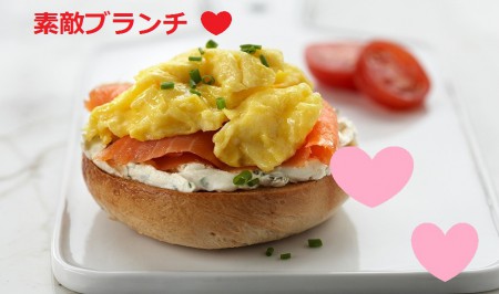 scrambled-eggs-lox-breakfast-bagels-930x550